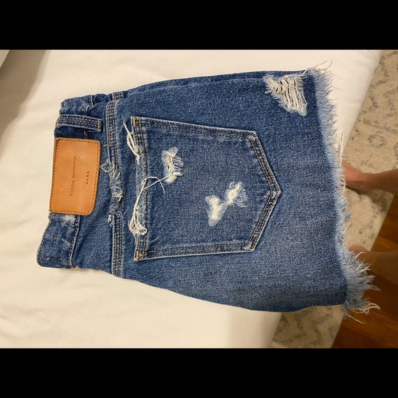 Zara Denim Shorts - Picture 2 of 2